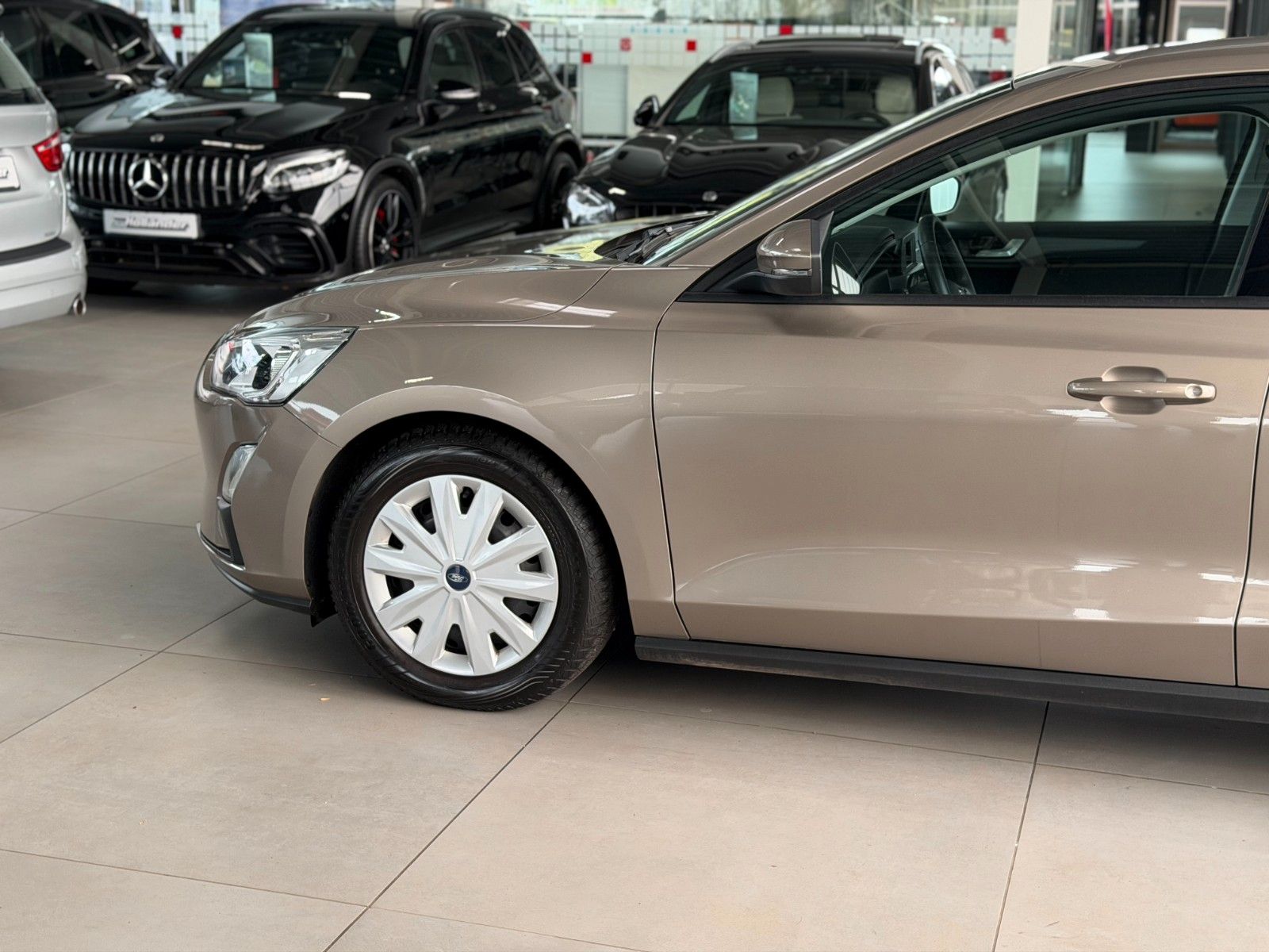 Fahrzeugabbildung Ford Focus Limousine 1.0 Trend  "Winter-Paket  Klima"