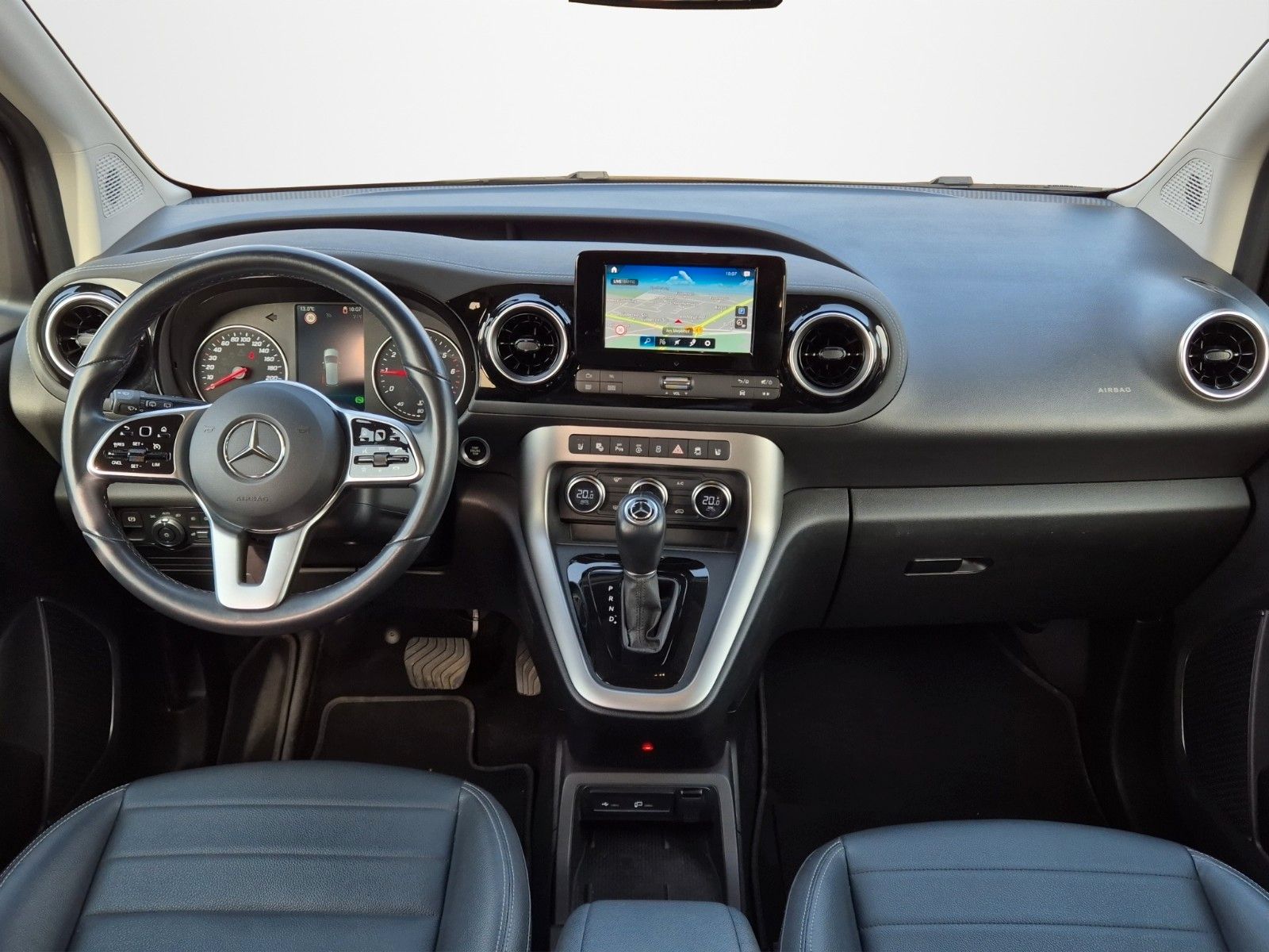 Fahrzeugabbildung Mercedes-Benz T-180 AUTOMATIK KAM LEDER NAVI LED ALLWETTER