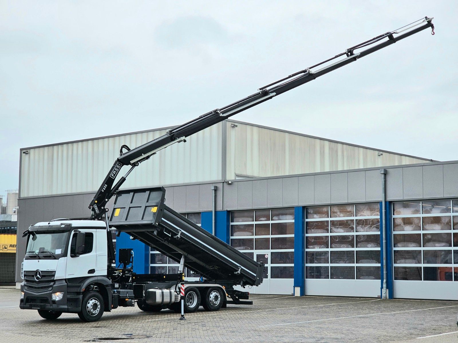 Fahrzeugabbildung Mercedes-Benz Actros 2545 Bordmatik Lenk/Lift FASSI 235-6