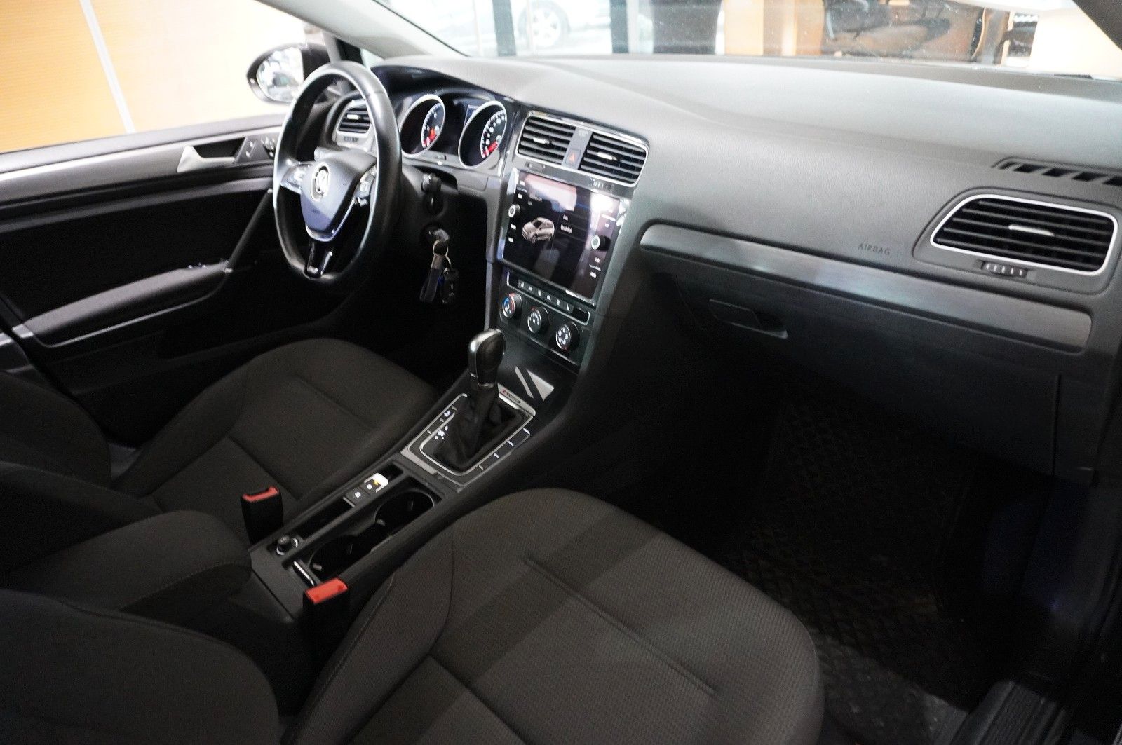 Fahrzeugabbildung Volkswagen Golf VII VARI. 2.0D COMFORT. 4M NAVI/KAMERA/AHK
