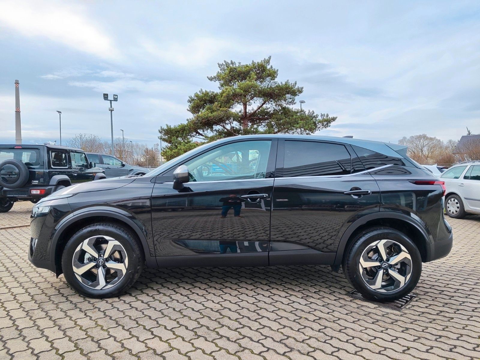 Fahrzeugabbildung Nissan Qashqai 1.3DIG-T AT N-Connecta SHZ+LHZ+FSHZ+AHK