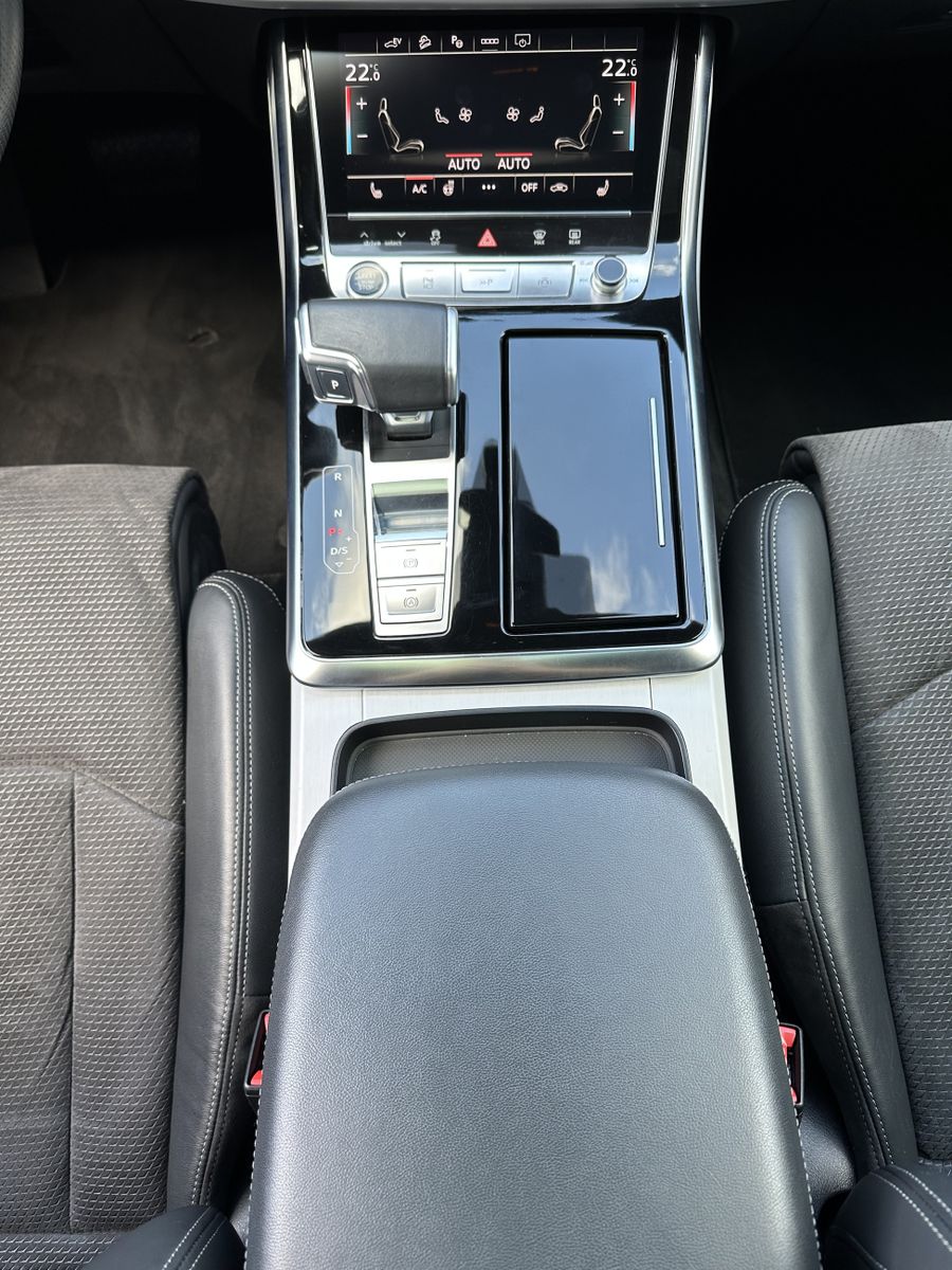 Fahrzeugabbildung Audi Q7 55 TFSI e Qu S-Line NAV+LED+KAM+PANO+VCOCKPIT