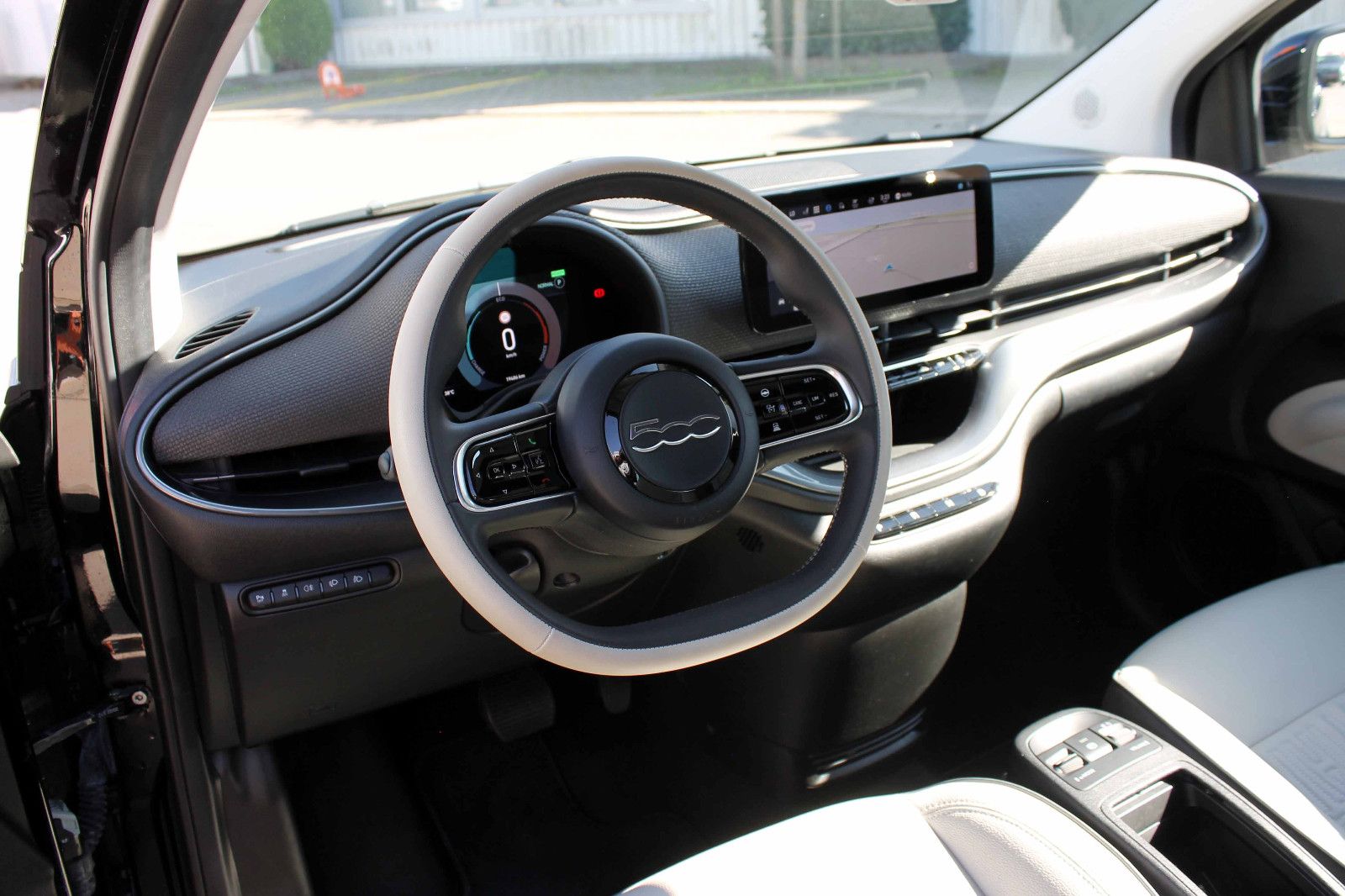 Fahrzeugabbildung Fiat 500e La Prima by Bocelli ACC LED KAM PDC BT SHZ