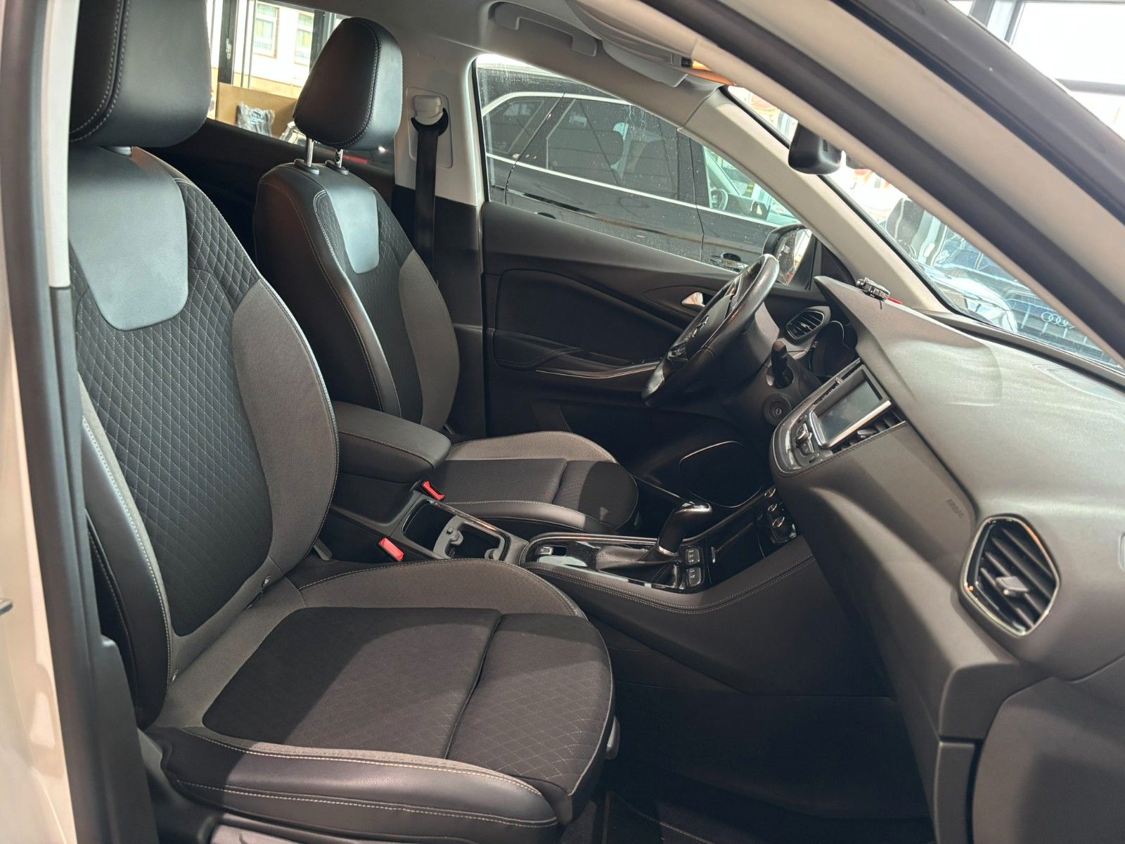 Fahrzeugabbildung Opel Grandland 1.5D AHK/KAMERA/SHZ/LHZ/FSH/ALU/ACC