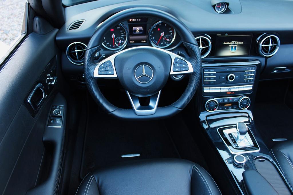 Mercedes-Benz SLC 300