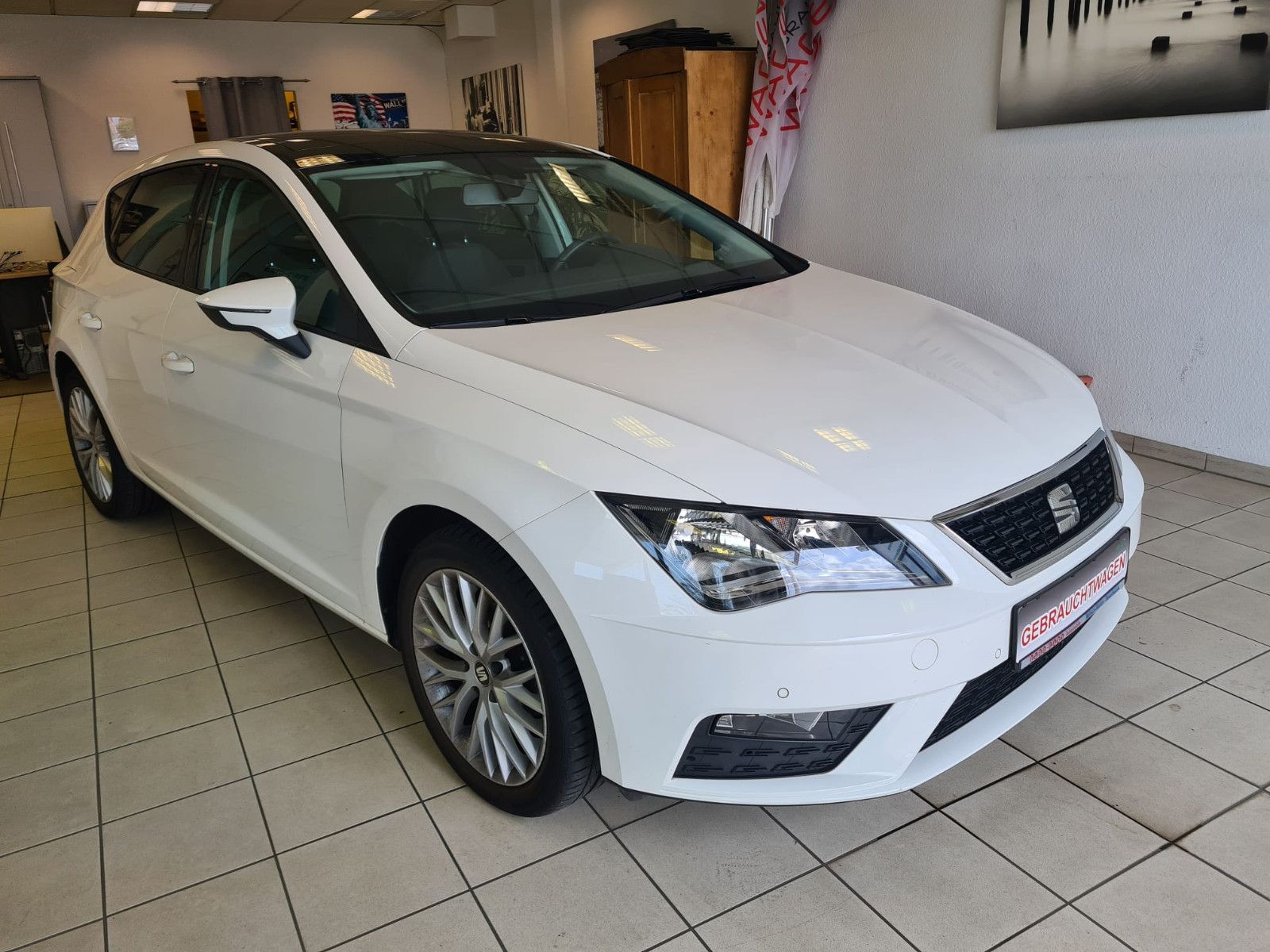 Fahrzeugabbildung SEAT Leon Style / 1. HAND / SCHEKCHEFT / GARANTIE