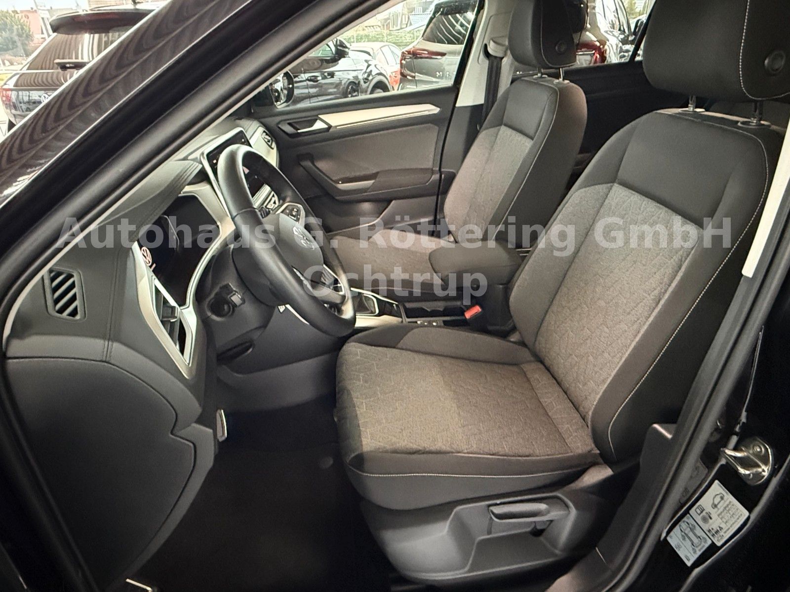 Fahrzeugabbildung Volkswagen T-Roc Move 1.5 TSI DSG LED+NAV+PDC+APP+SHZ+KAM