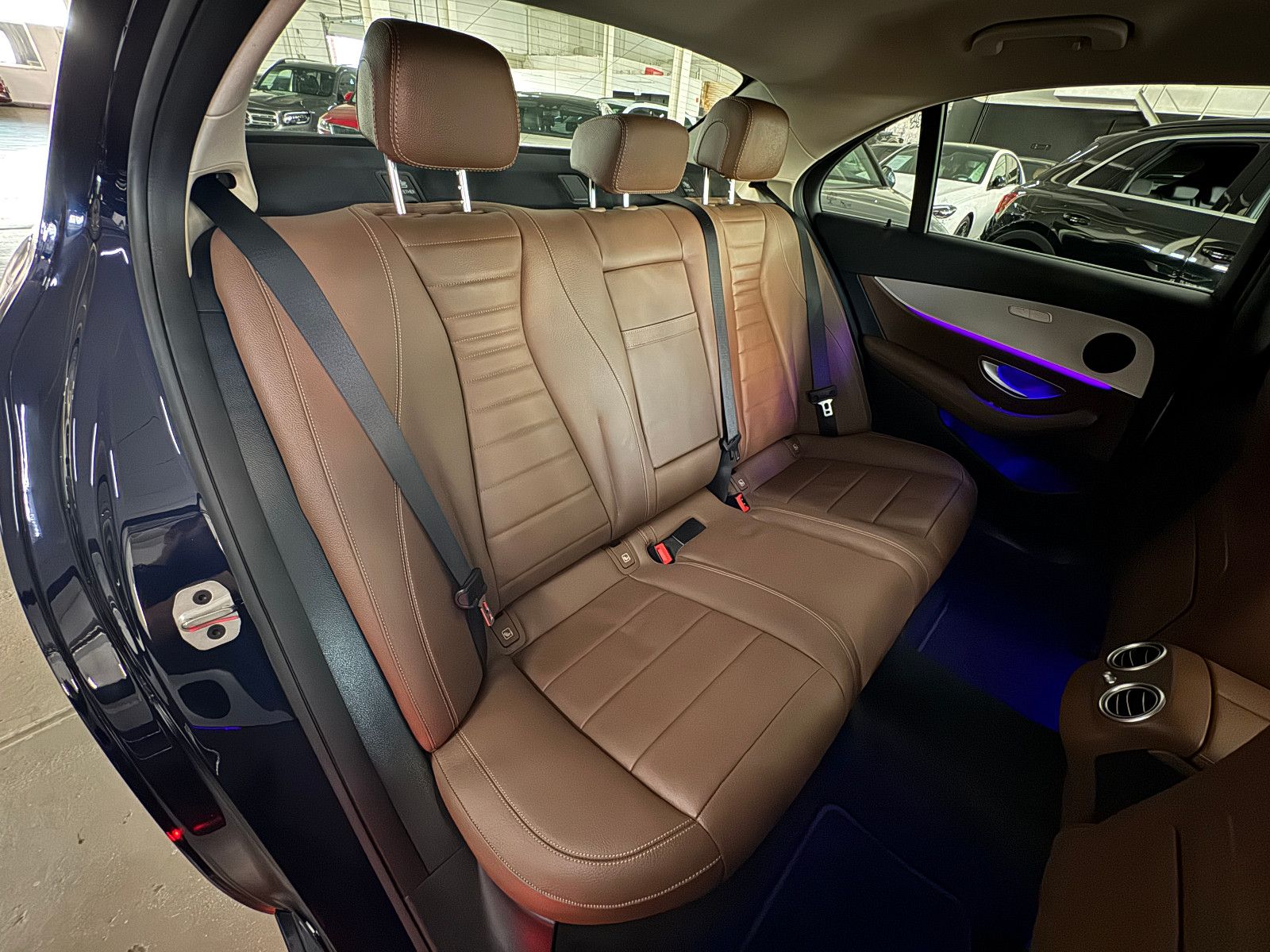 Fahrzeugabbildung Mercedes-Benz E 450 4MATIC 9G-TRONIC 2X AVANTGARDE FACELIFT