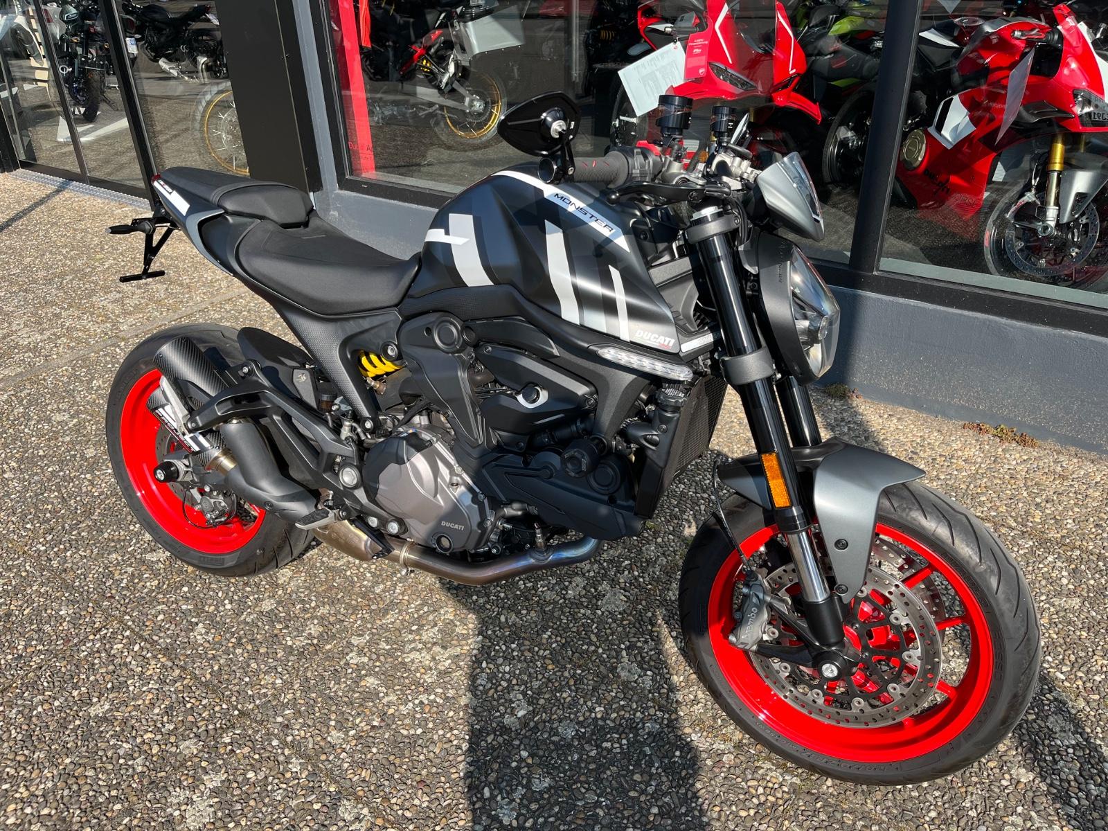 Ducati Monster Plus Top Zustand viel Zubehör