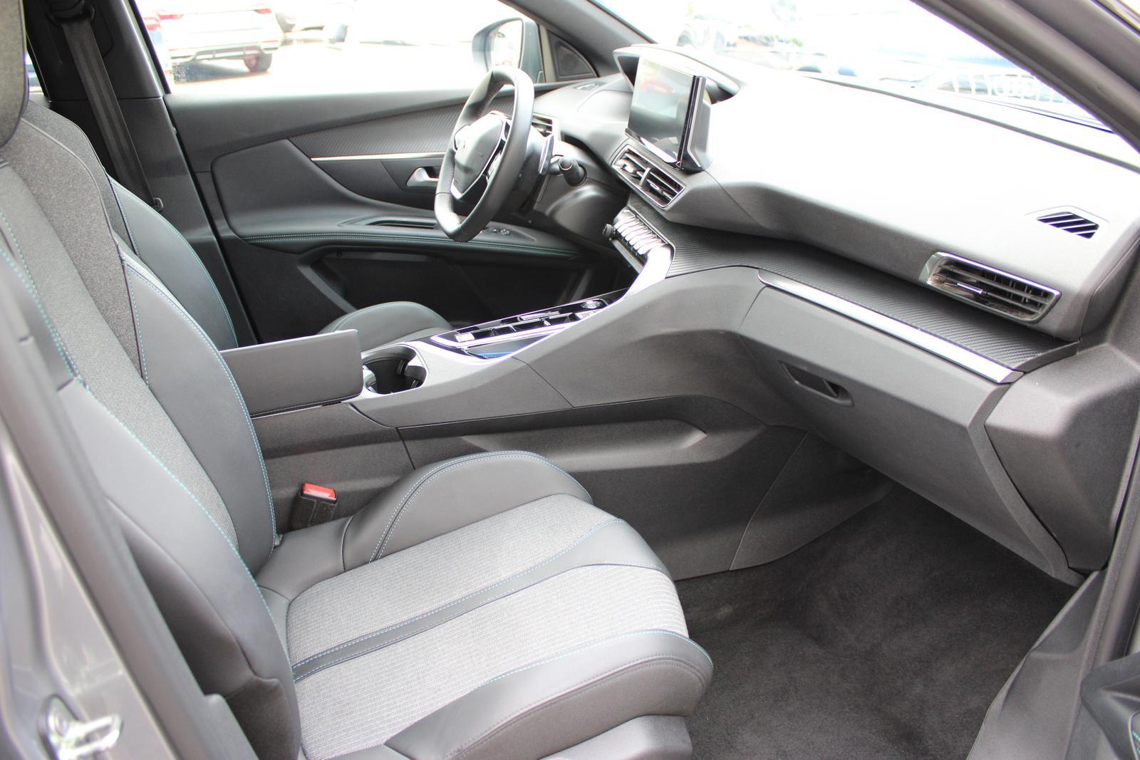 Peugeot 3008 136 MHEV Allure Pack, eDCS6, NAVI,KAMERA