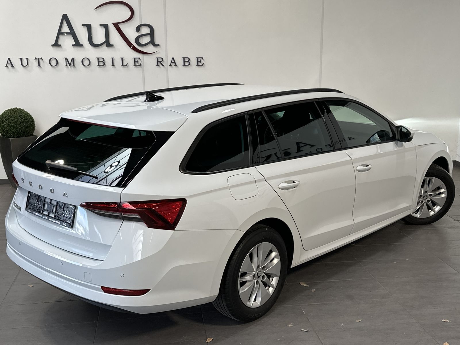 Fahrzeugabbildung SKODA Octavia Combi 2.0 TDI DSG Ambition NAV+LED+VCOCK