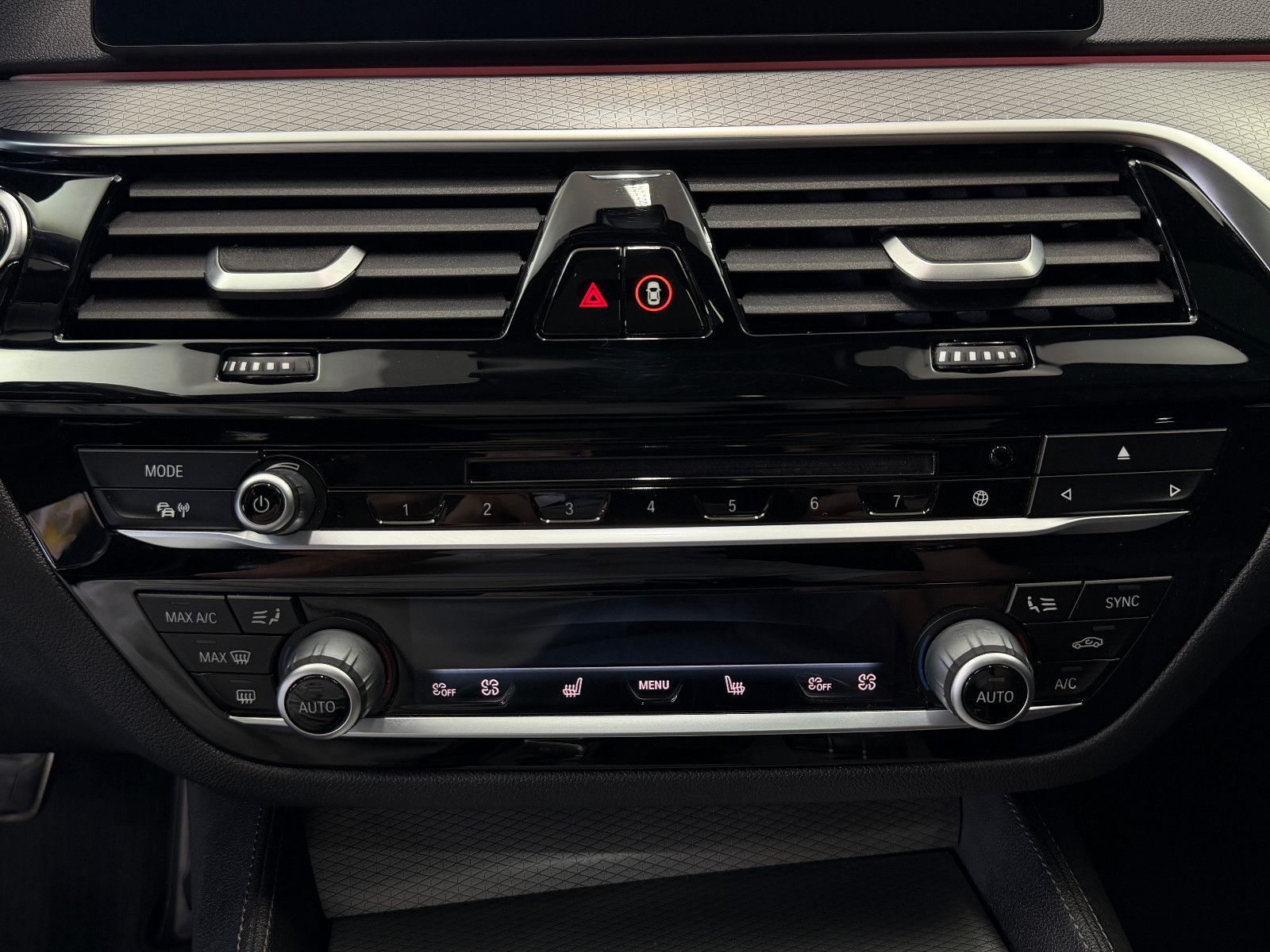 Fahrzeugabbildung BMW 540i xDrive Touring M Sport |AHK|HuD|HiFi|PANO