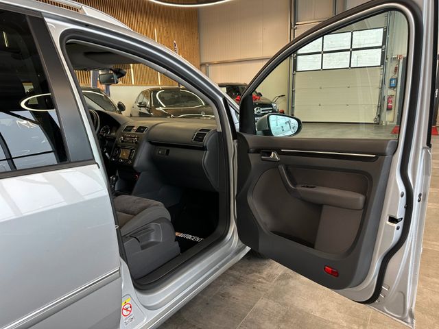 Volkswagen Touran Highline DSG *PANO*SHZ*NAVI*PDC*TEMPOMAT*