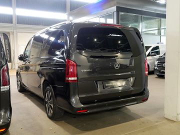 Mercedes V 220 - 4