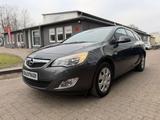 Opel Astra Design Edition/TÜV SERVICE NEU/TEMPOMAT/ - Opel Astra aus 2011: Kombi