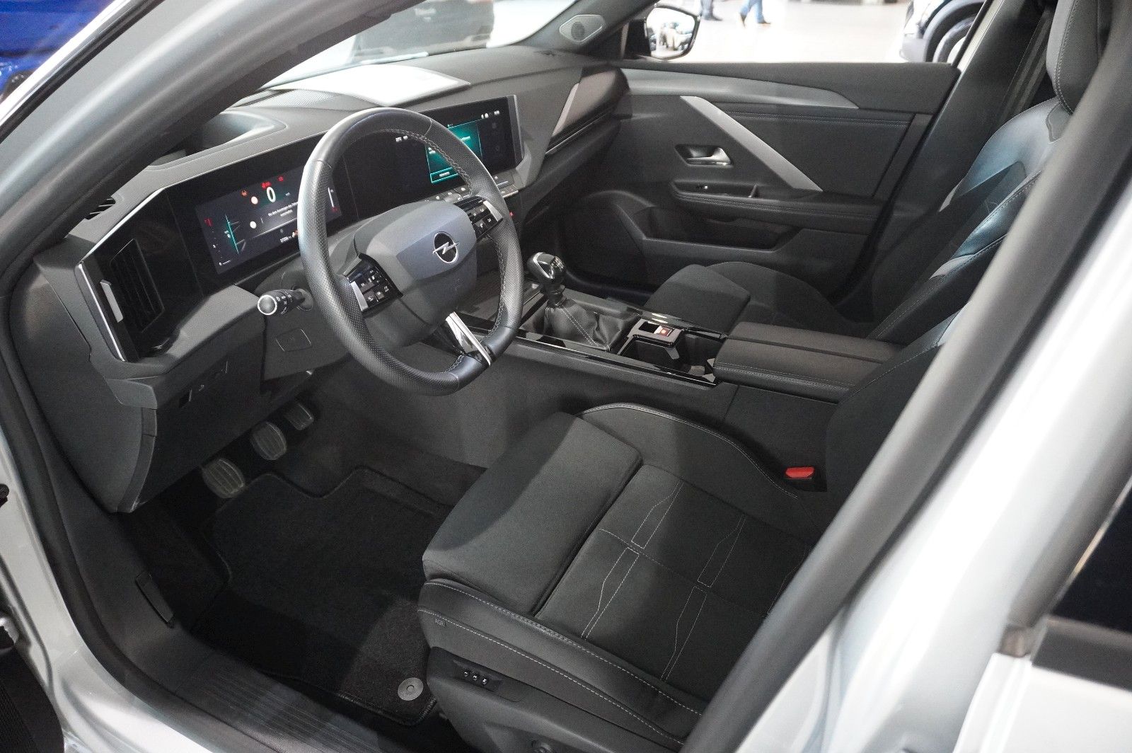 Fahrzeugabbildung Opel Astra L ST 1.2T GS SPORT NAVI/LED/360°/PANO/HUD