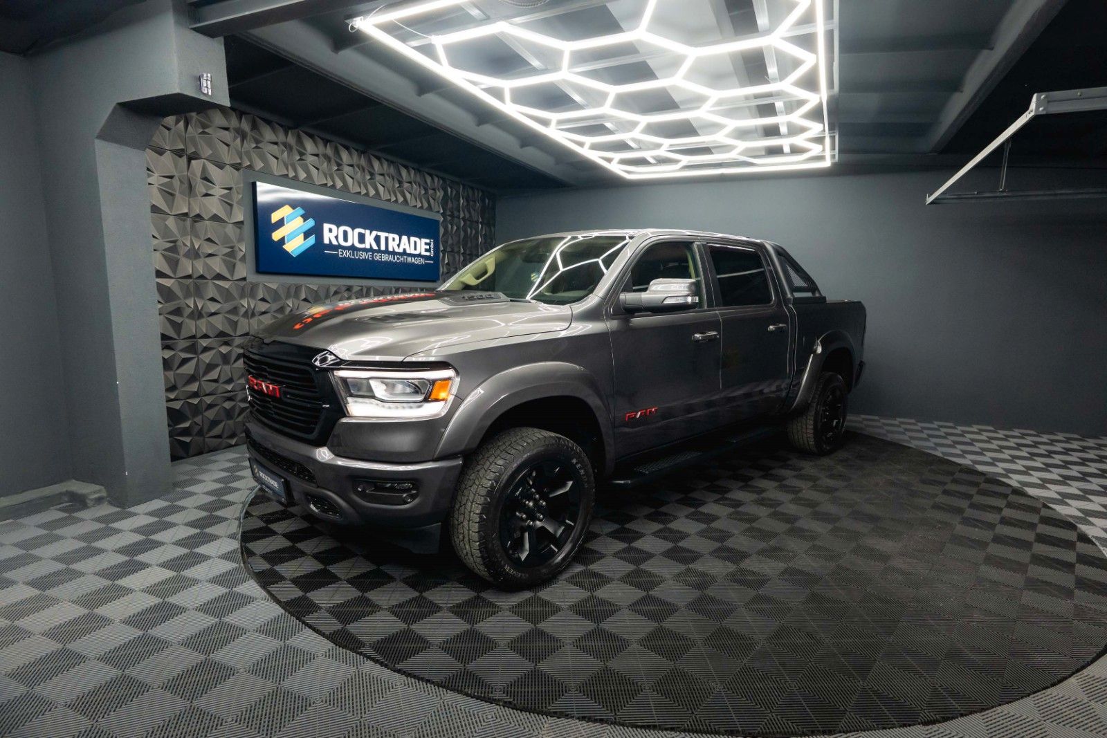 Fahrzeugabbildung Dodge RAM 5.7 V8 HEMI 4x4 OFFROAD NightPaket AXLE LOCK