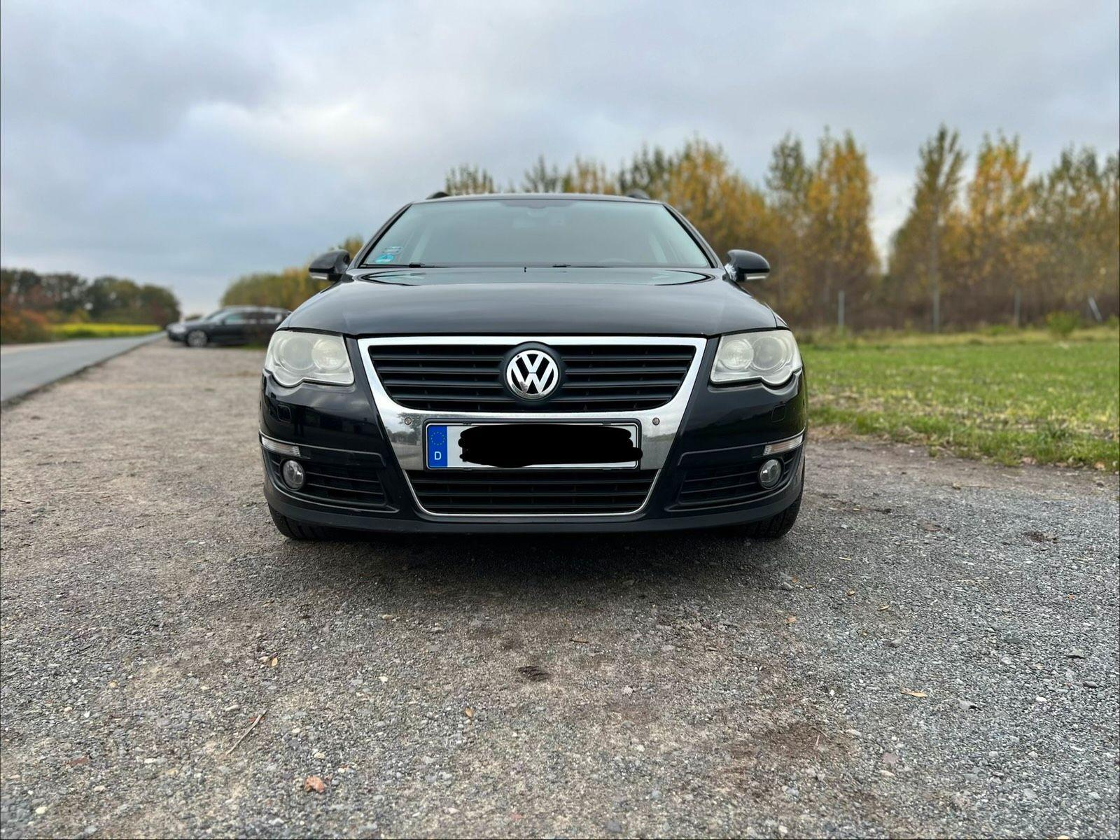 Volkswagen Passat 2010 — rear view
