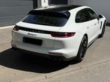 Porsche Panamera 4 E-Hybrid Sport Turismo - Pano/HUD - Porsche Panamera 4s mit Hybrid-Antrieb (Benzin/Elektro)