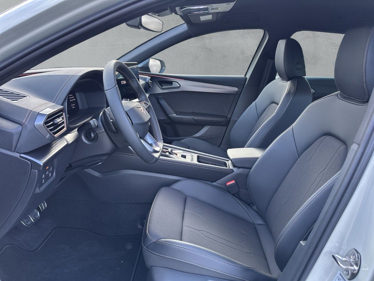 Fahrzeugabbildung CUPRA Leon Sportstourer 1.5 e-Hybrid 150 kW - mit KI generiert/bearbeitet