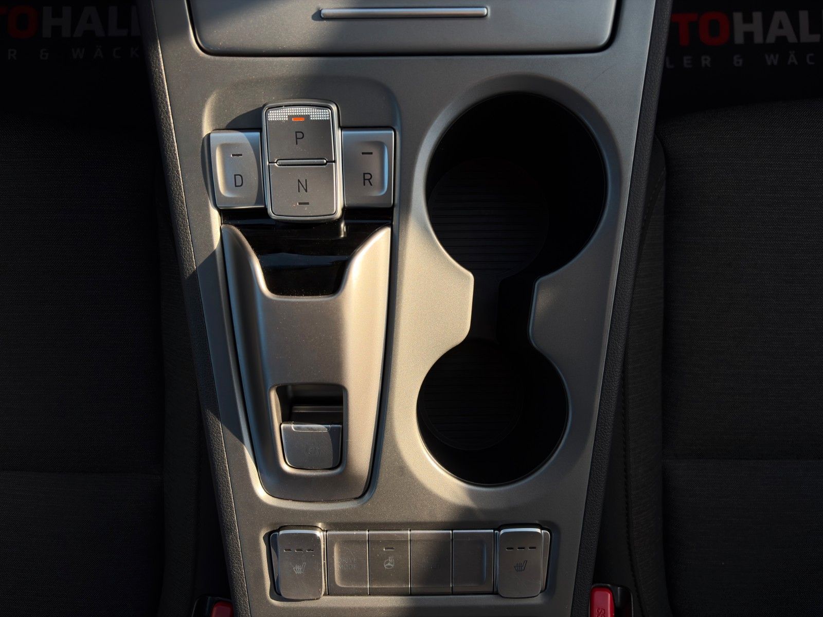 Fahrzeugabbildung Hyundai KONA E SELECT ACC PDC LFA LKA SHZ LHZ CarPlay