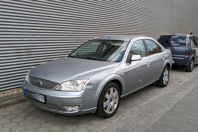 Ford Mondeo Ghia X mit frischem TÜV