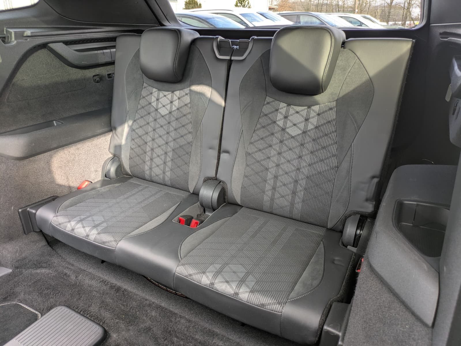 Fahrzeugabbildung Volkswagen Tayron 2.0 TDI 4M R-Line 7Si*MATRIX*AHK*PANO*HUD