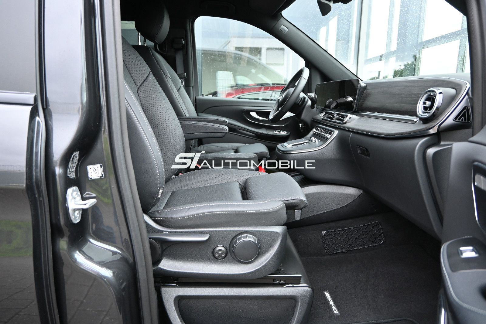 Fahrzeugabbildung Mercedes-Benz V 300 d 4Mat. Extralang AMG Line °AIRMATIC°STHZ°