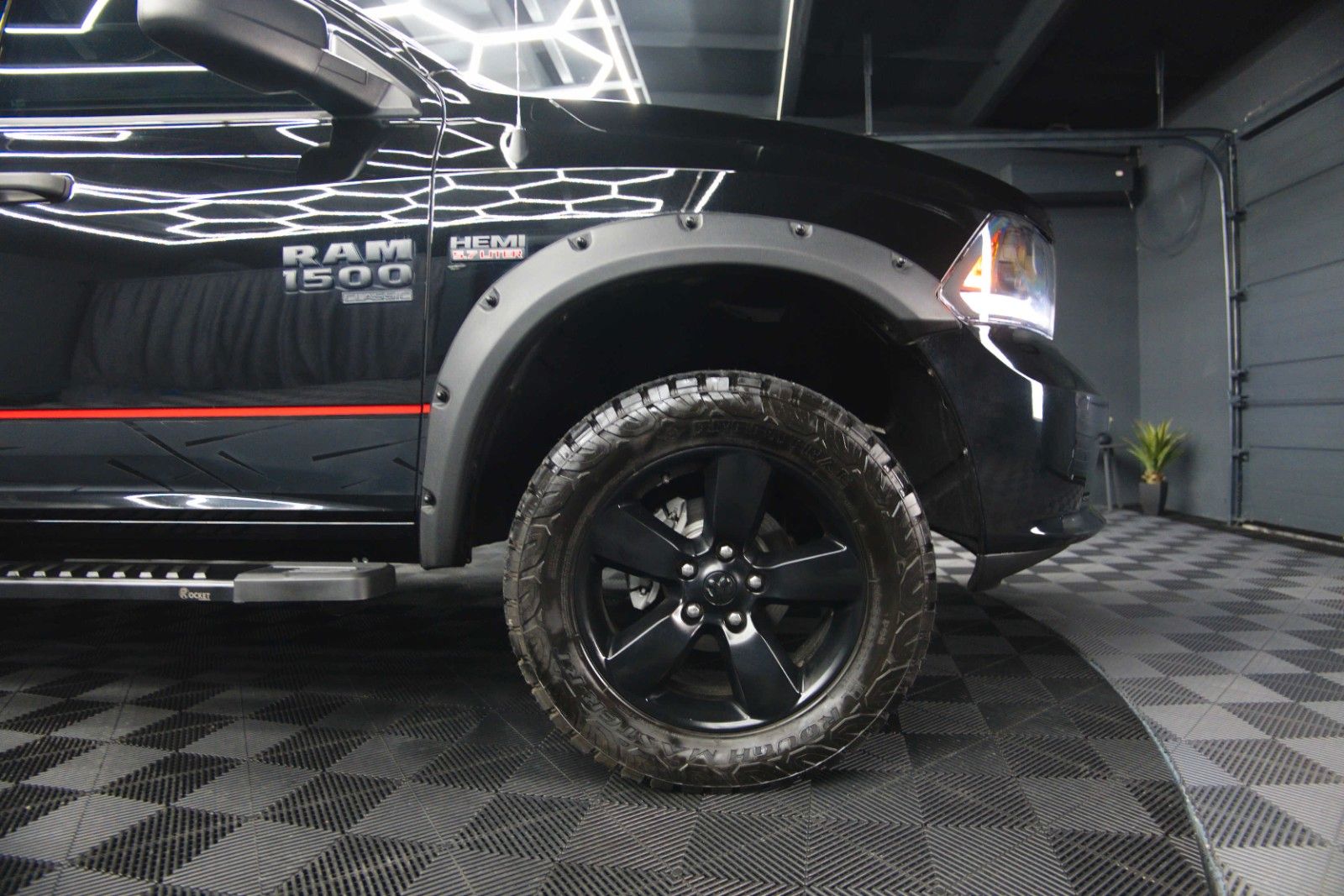 Fahrzeugabbildung Dodge RAM 5.7 V8 HEMI 4x4 OFFROAD Night-Paket *LED*AHK