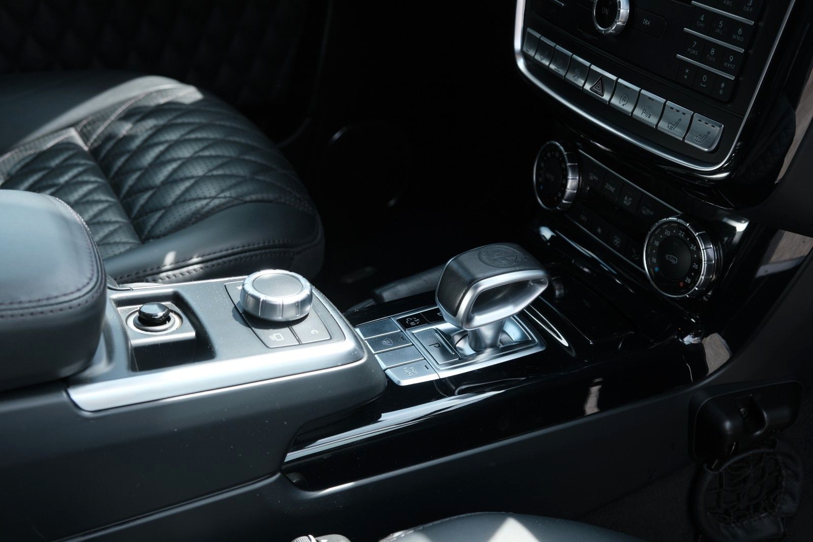Fahrzeugabbildung Mercedes-Benz G 63 AMG/1. Hand/Distr./Harman/Fond Ent./Stdhzg