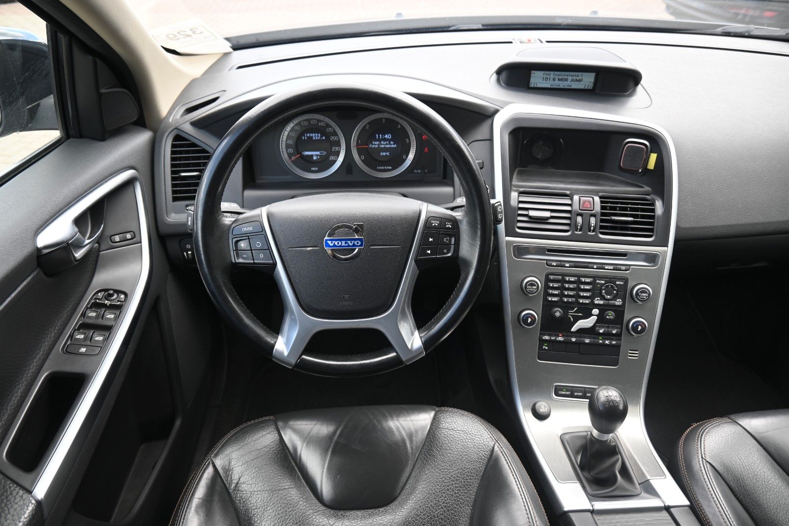 Fahrzeugabbildung Volvo XC60 2.4D Summum Drive*BiXenon*PDC*CD*Servo*USB