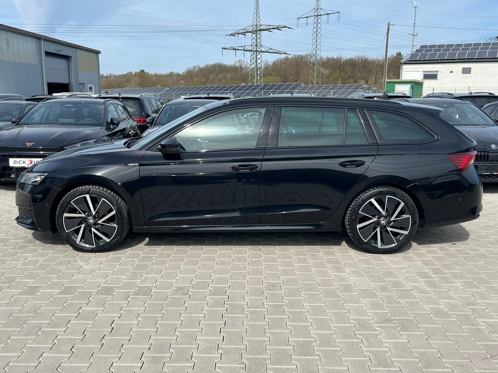 Fahrzeugabbildung SKODA Octavia 1.5 DSG Sportline PANO*MATRIX*AHK*5J.GAR