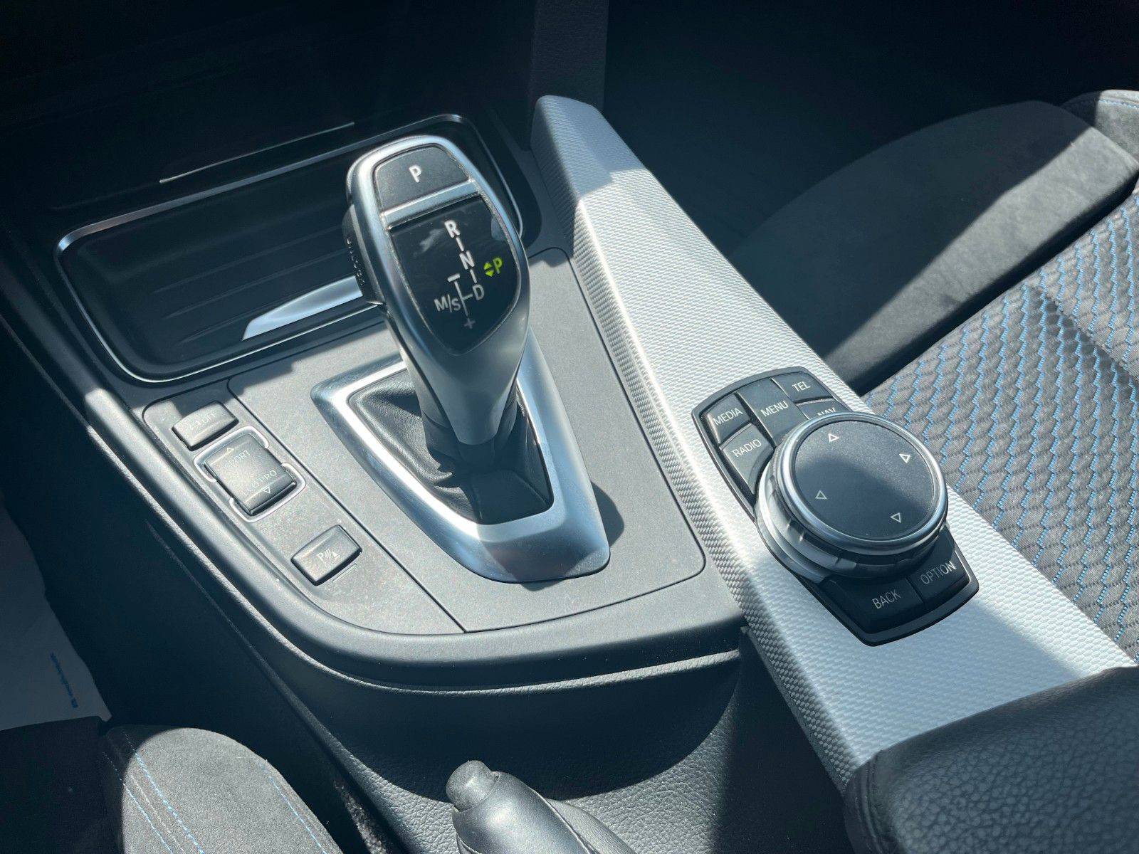 Fahrzeugabbildung BMW 420i Gran Coupé Sport-Aut. M SPORTPAKET Navi LED