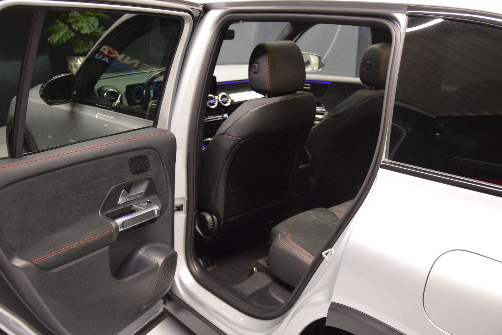 Fahrzeugabbildung Mercedes-Benz GLB 220 d AMG Line Pano. Kamera LED AHK 20 Zoll
