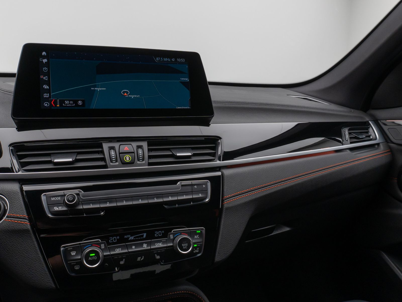 Fahrzeugabbildung BMW X1 xD25e SportLine Kamera HUD DAB Komfort 18Zoll