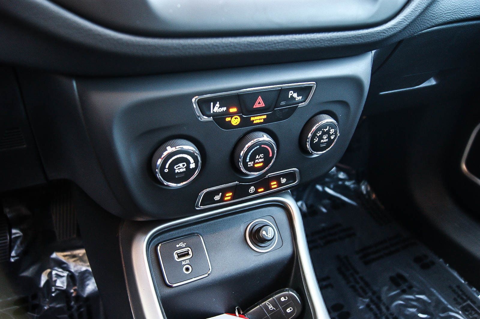 Fahrzeugabbildung Jeep Compass 1.4 Longitude KEYLESS WINTERPAKET