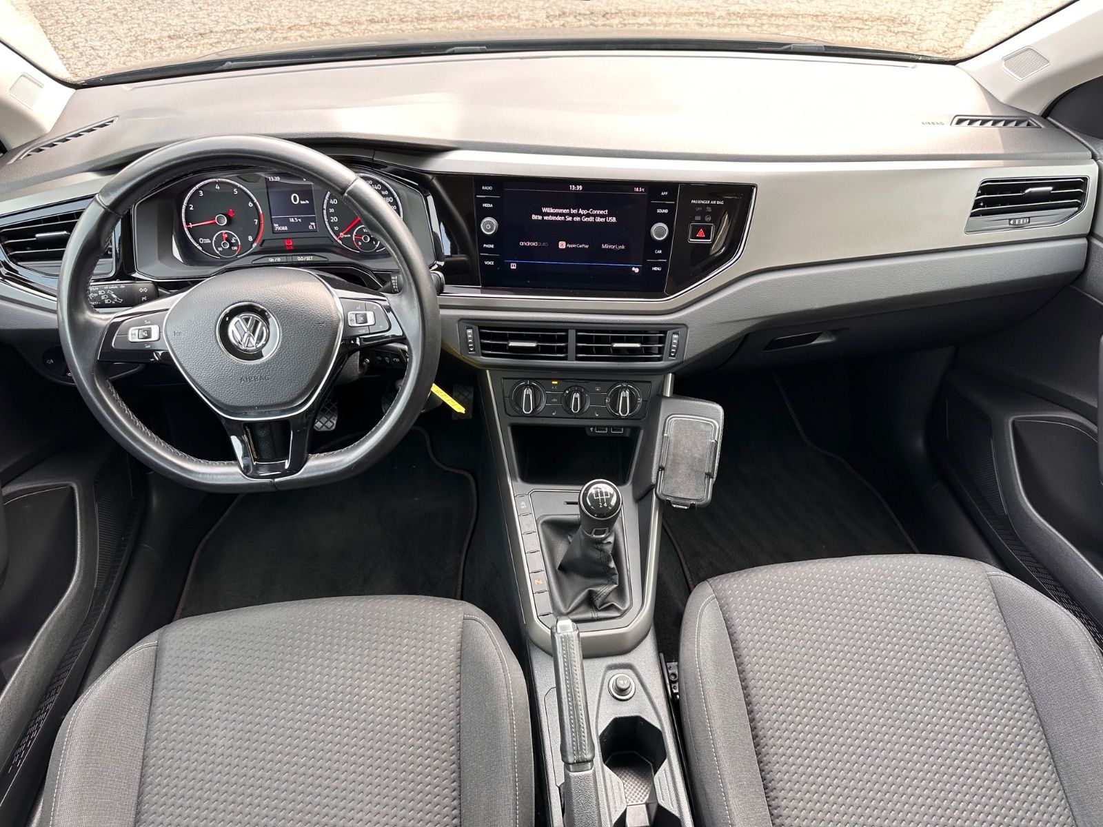 Fahrzeugabbildung Volkswagen Polo 1.0 TSI Comfortline APP/SHZG/GJR/PDC