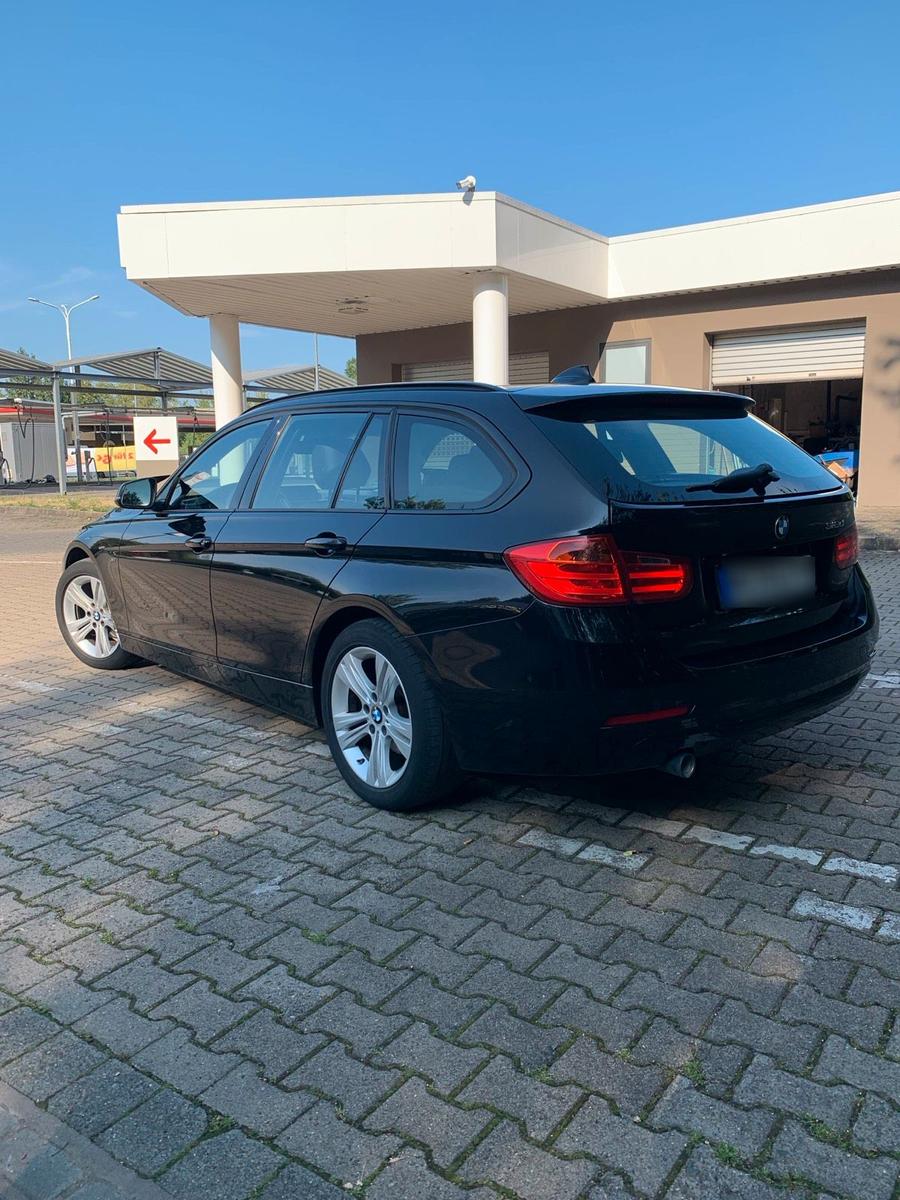 BMW 318 2013 — салон