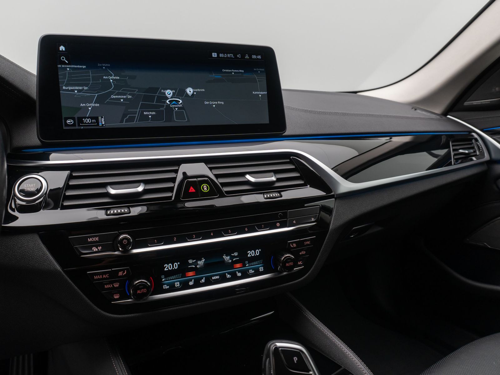 Fahrzeugabbildung BMW 530e Luxury Line 360° Laser DAB H/K SoftCl Sport
