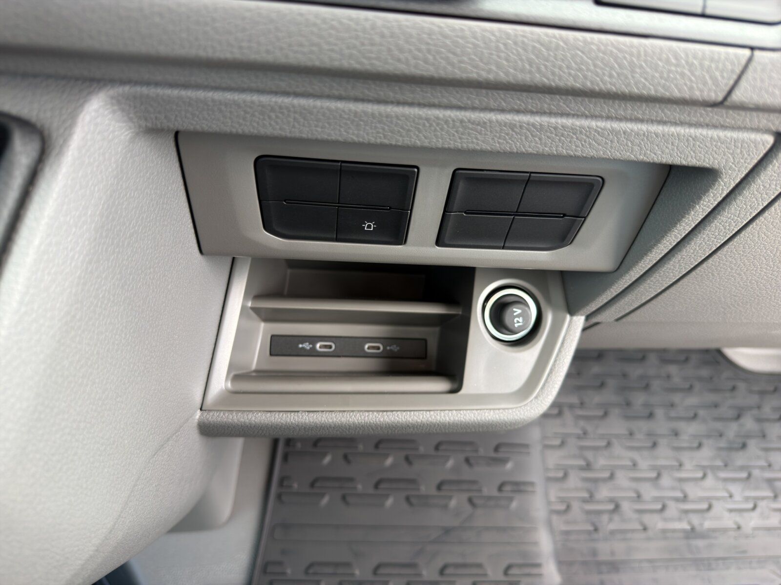Fahrzeugabbildung Volkswagen Crafter 35 Pritsche 2.0 TDI DOKA Kipper