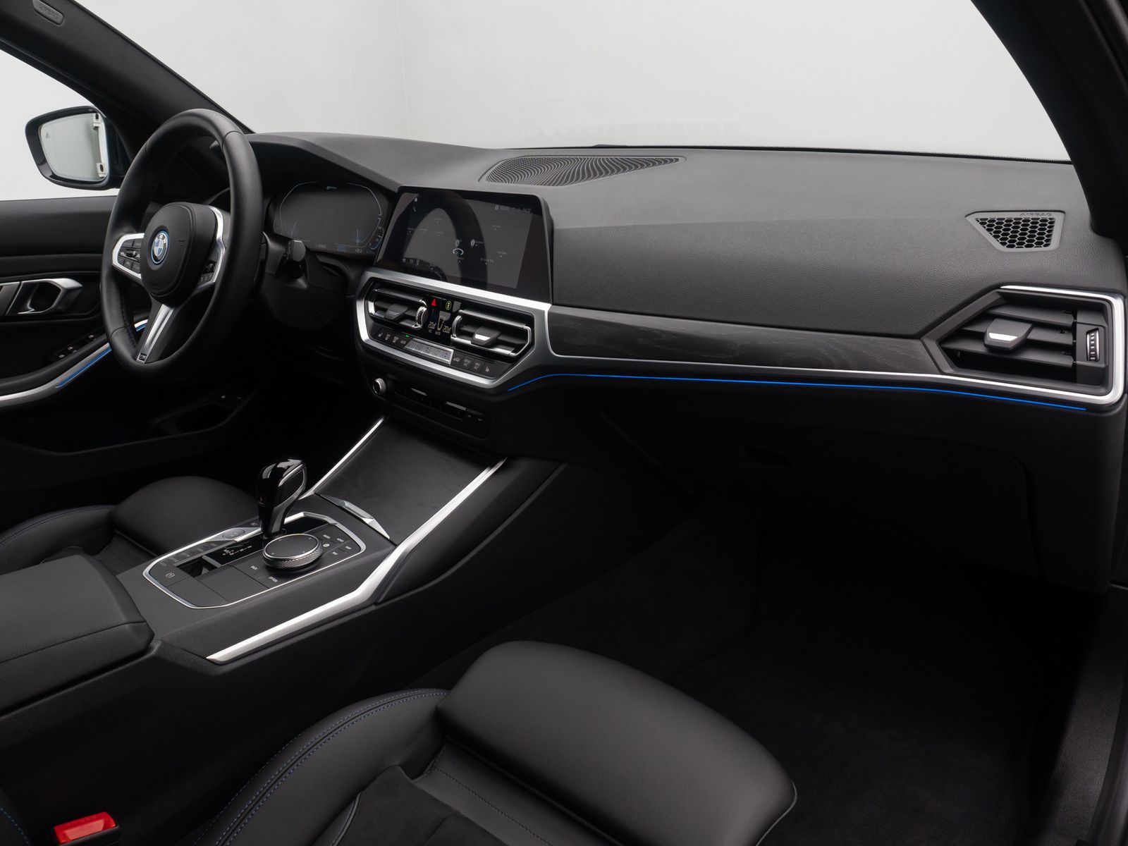 Fahrzeugabbildung BMW 330e xD M Sport DAB Laser 360°Alarm AHK HiFi 19"