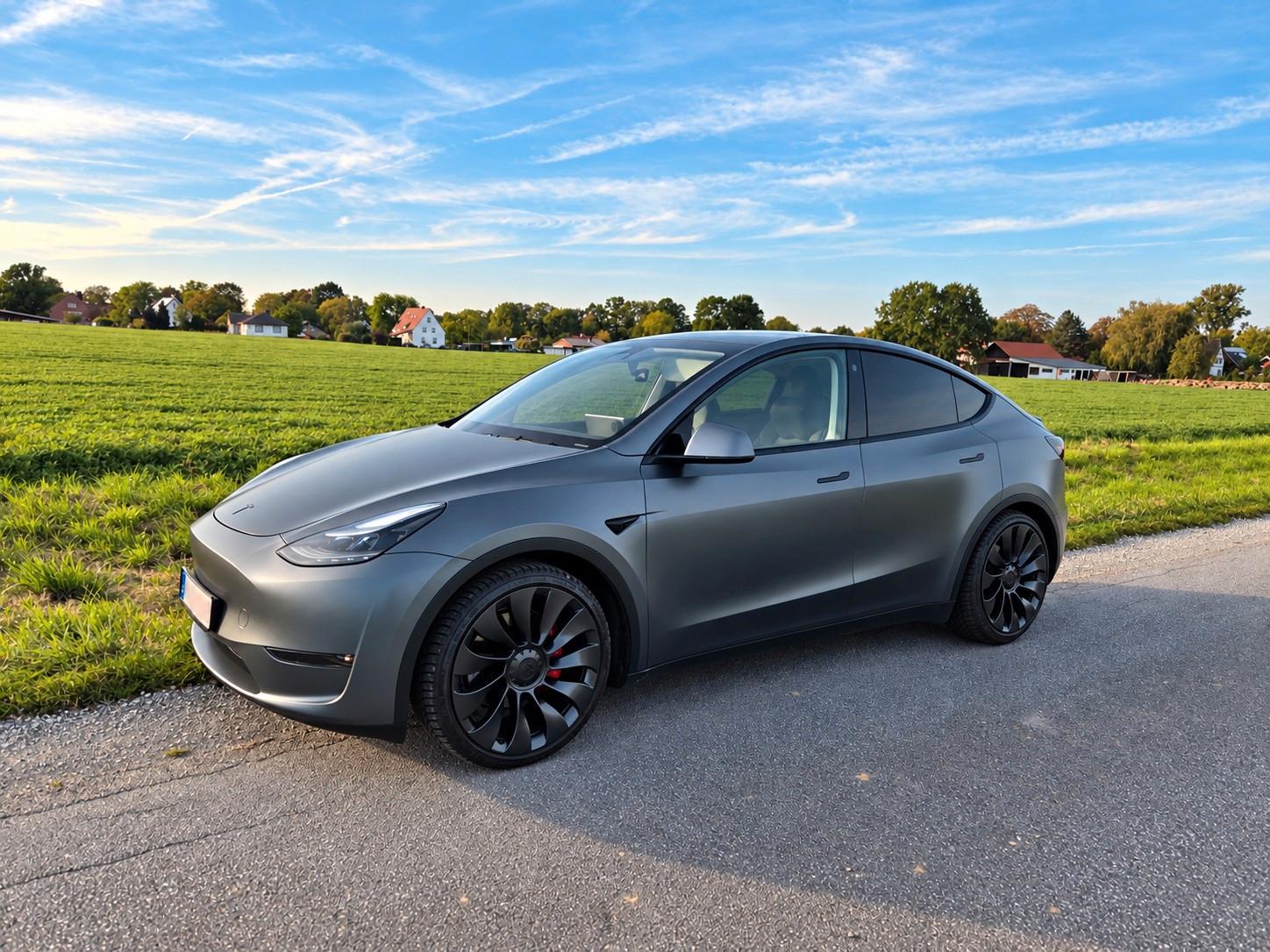 Tesla Model Y Performance |  Mattgrau foliert