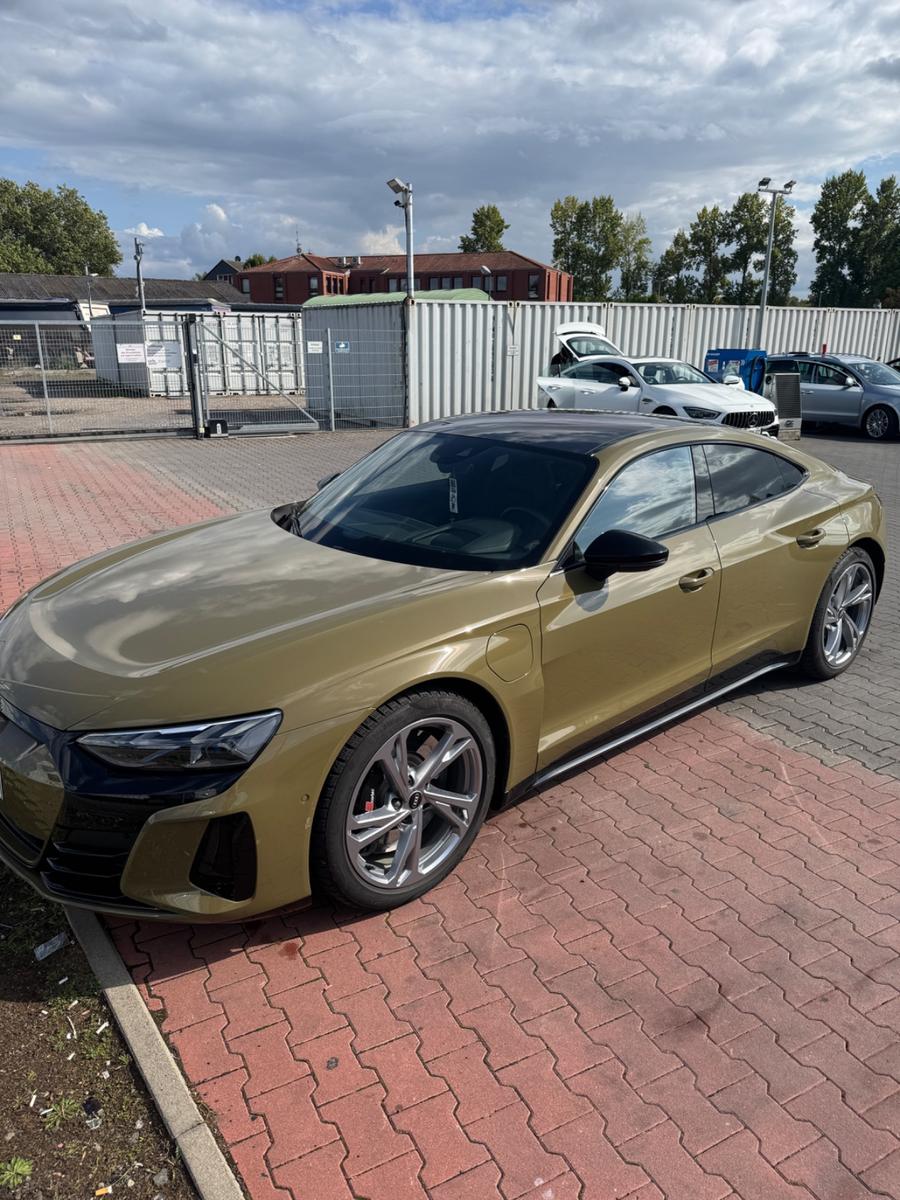 Audi e-tron GT quattro - Tactical Green 