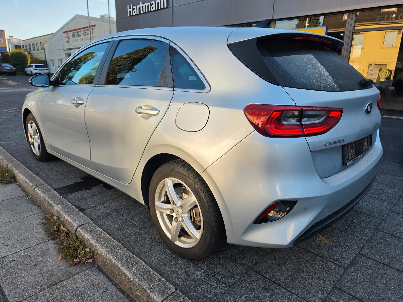 Kia ceed 1.4 AUTOMATIK+NAVI+PANO+2 JAHRE GARANTIE+