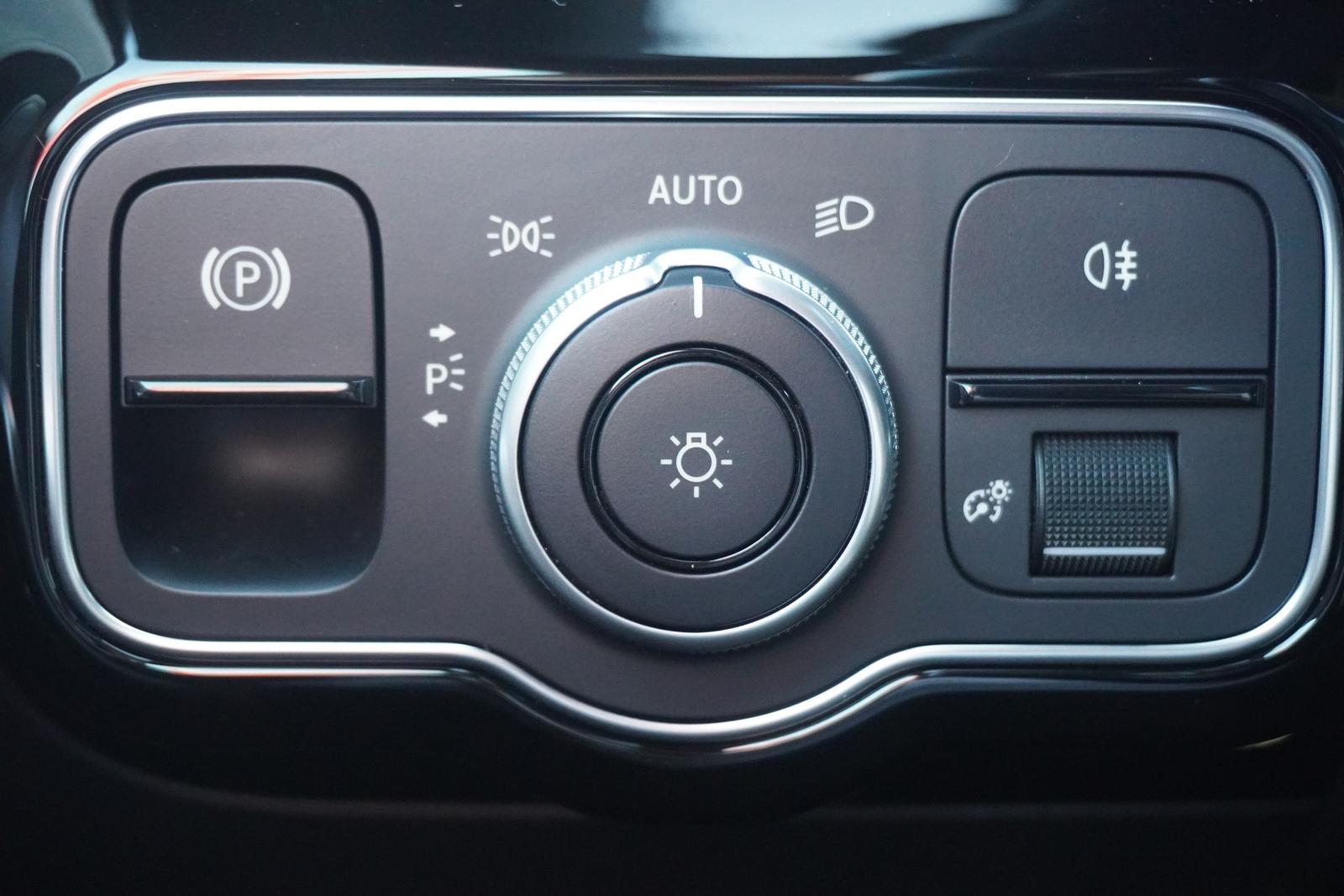 Mercedes-Benz CLA AMG Line LED Navi 360° AHK Panorama ACC, миниатюра 24