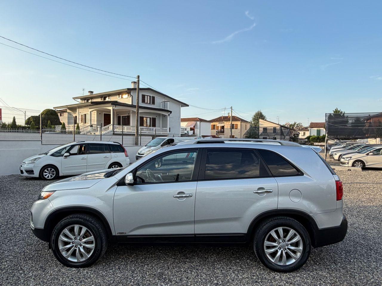 Kia Sorento 2011 — rear view