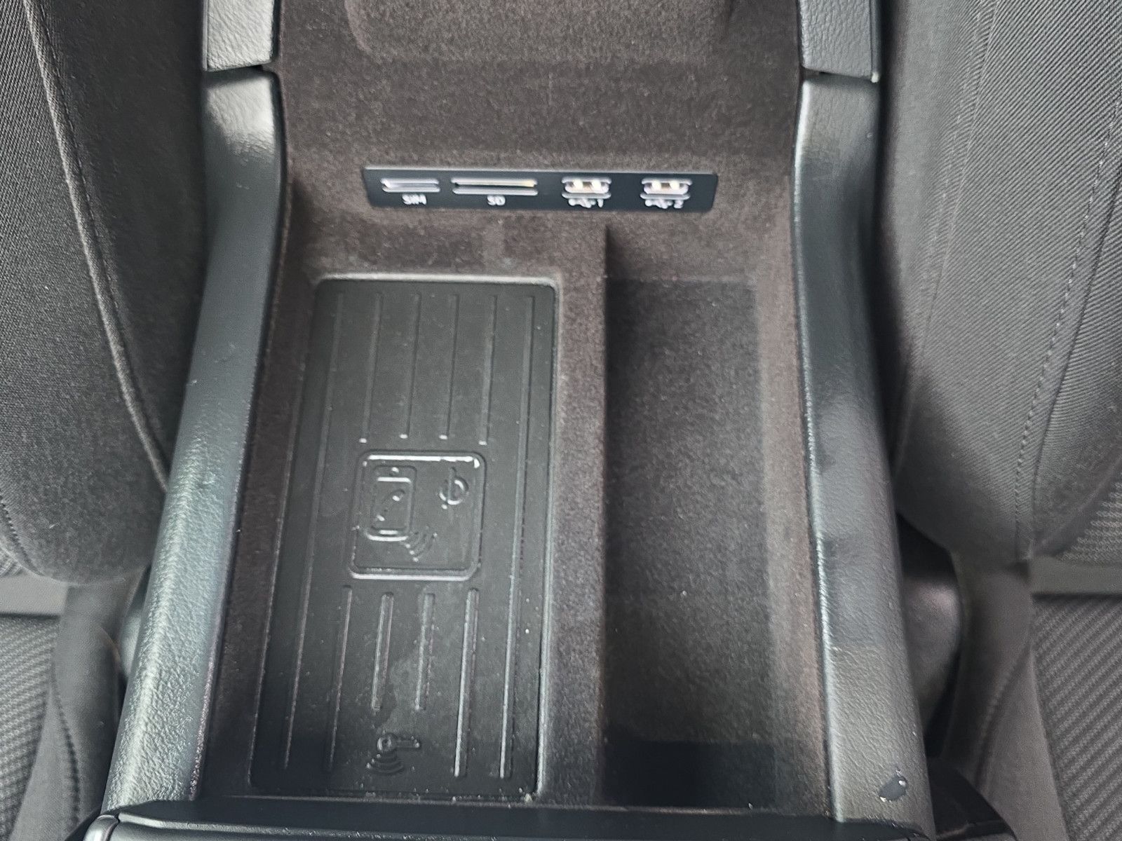 Fahrzeugabbildung Audi A6 Avant 40 TDI LED+KAMERA+NAVI+PDC+AHK+SHZ