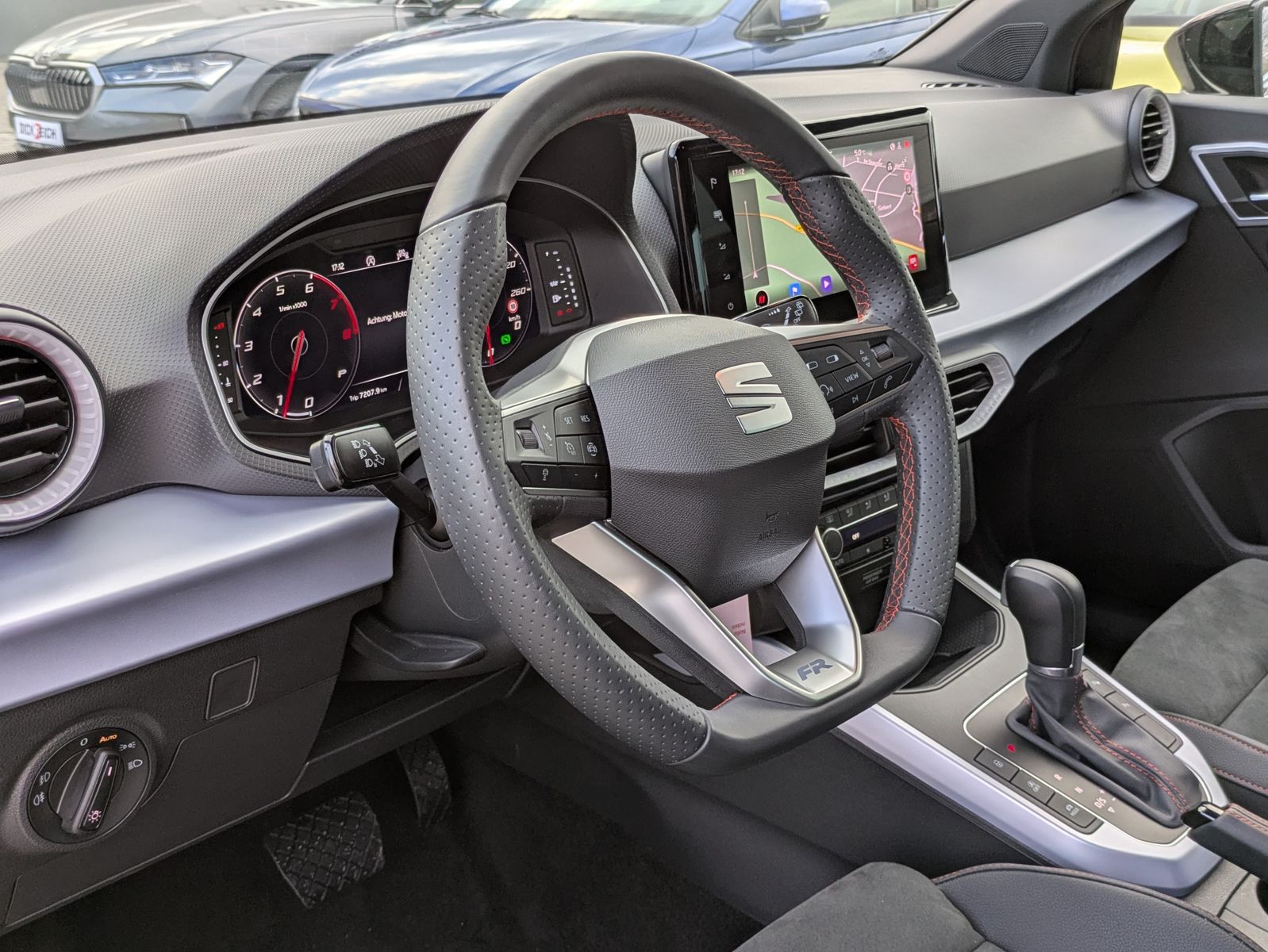 Fahrzeugabbildung SEAT Arona 1.5 TSI FR DSG AHK*ACC*LED*APP*DAB*KAMERA