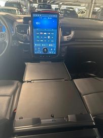 Ford F150 Lightning Lariat grosse Batterie im Vorlauf