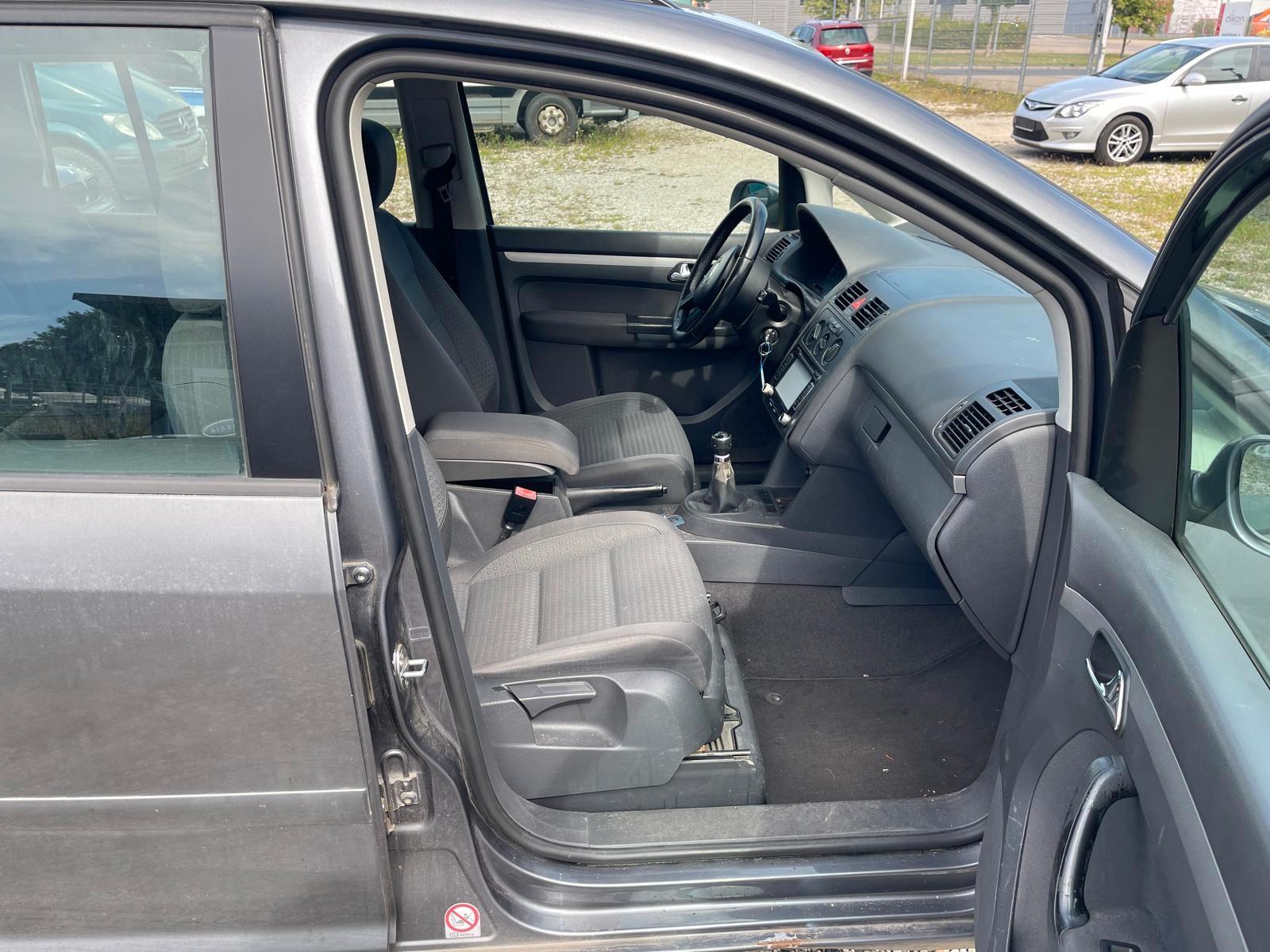 Volkswagen Touran 2004 — photo 19